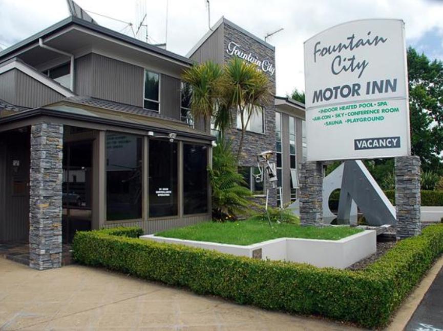 המילטון Fountain City Motor Inn מראה חיצוני תמונה