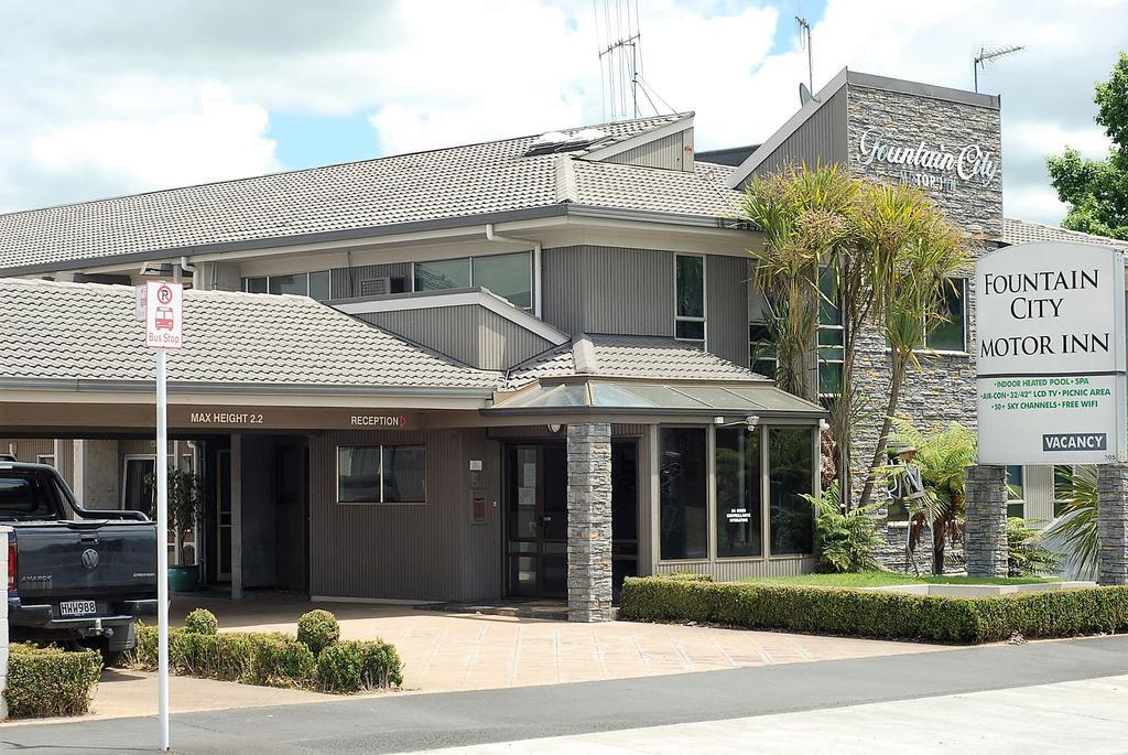 המילטון Fountain City Motor Inn מראה חיצוני תמונה