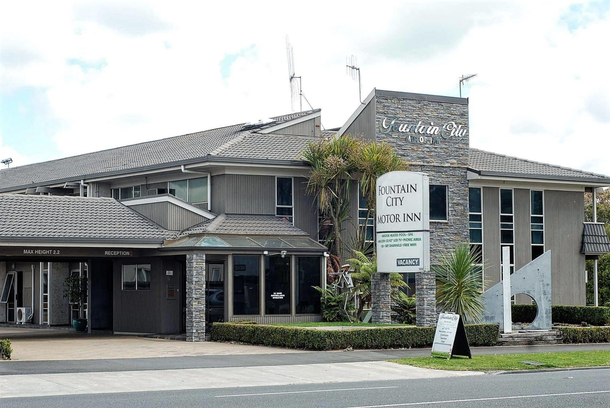 המילטון Fountain City Motor Inn מראה חיצוני תמונה