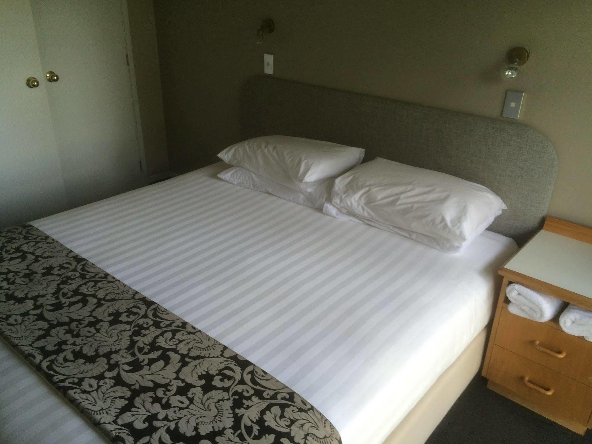 המילטון Fountain City Motor Inn מראה חיצוני תמונה